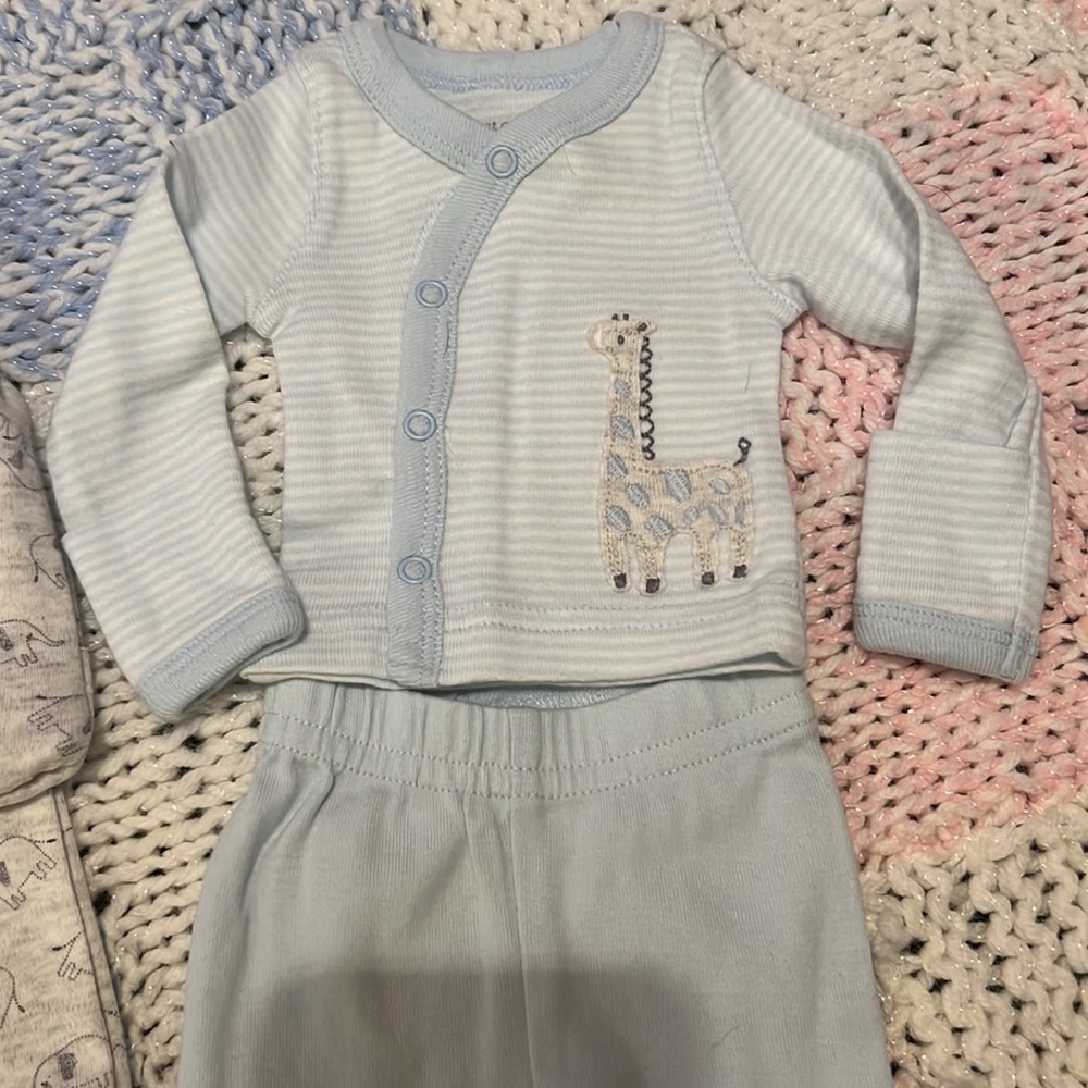 3 preemie outfits,Carters, dinosaurs, baby elephants, & giraffe - cute fabric👼 - Picture 6 of 13